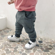 Cargar imagen en el visor de la galería, Pantalón para niño con colita de monstruo